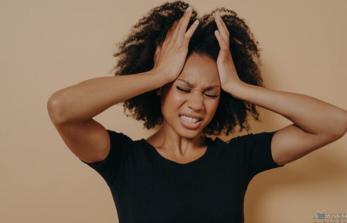 shocked-african-american-stressed-girl-holding-hands-on-head-and-showing-despair-and-frustration_t20_PJrAYy-1047x675-1.jpeg