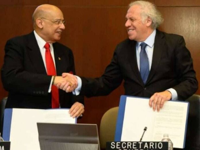 Ambassador-Sir-Ronald-Sanders-and-OAS-Secretary-General-Luis-Almagro-at-signing-of-Agreement-for-Antigua-and-Barbuda-to-host-OAS-General-Assembly-e1742462860346-736x551-1.jpg