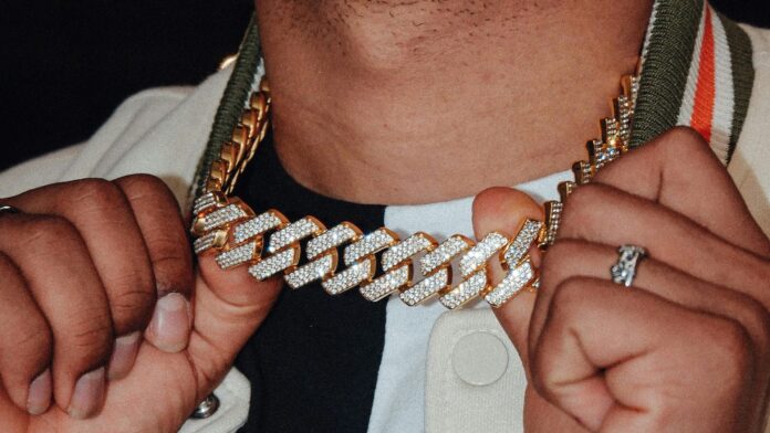 10-Best-Moissanite-Chain-For-Men.jpg