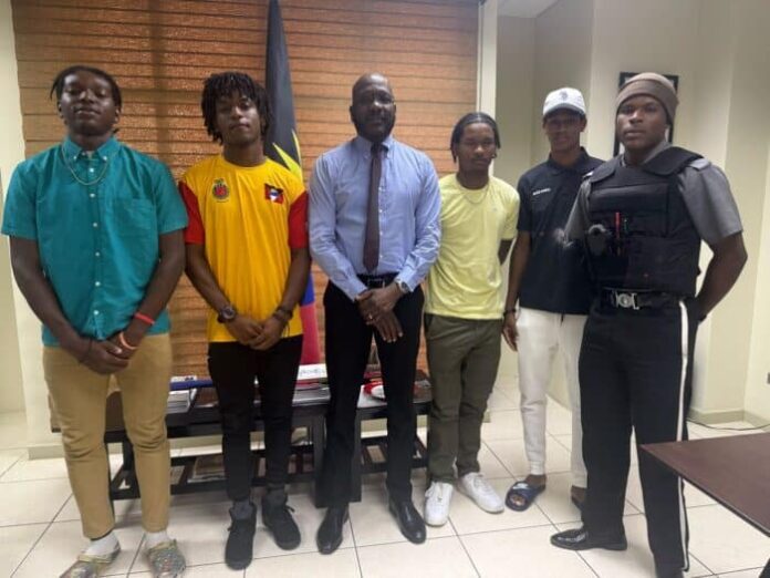 Sports-Minister-with-Young-Crickters-and-Parents-e1744154256112.jpeg