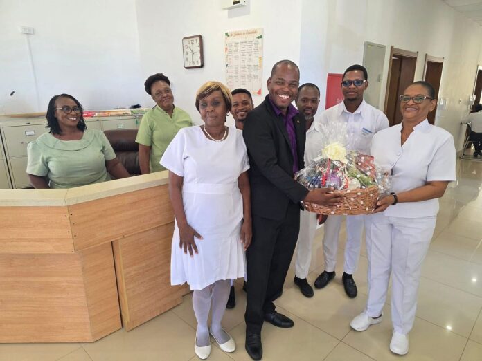 Minister-and-Nurses.jpeg