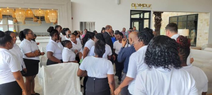 pm-interacting-with-hotel-workers.jpeg